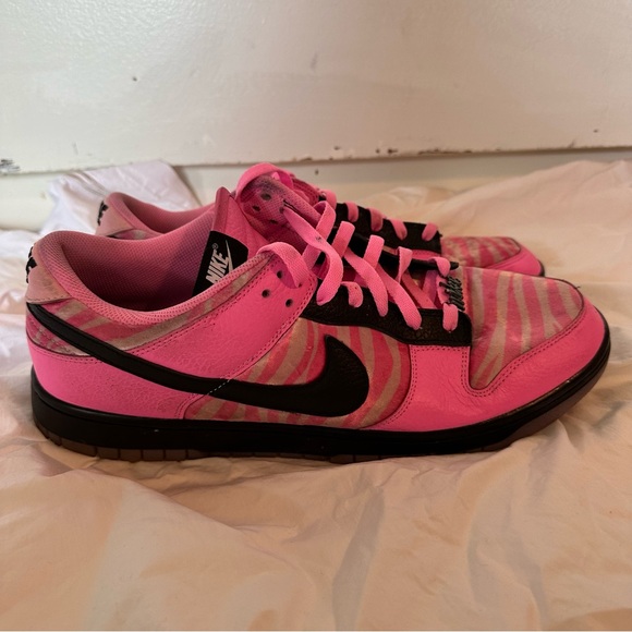 Nike Men’s Pink & Black Zebra Print Sneakers - Picture 8 of 10